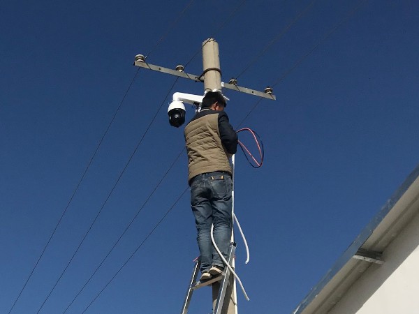 安裝監(jiān)控?cái)z像頭需要多少錢(qián)？怎樣找到性?xún)r(jià)比高的設(shè)備