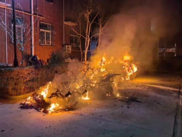 西安一小區(qū)電動車著火，火災(zāi)預(yù)警監(jiān)控是電動車棚必不可少的！