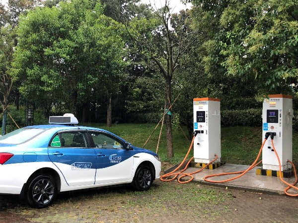 電動(dòng)汽車充電樁安裝智能視頻監(jiān)控系統(tǒng)